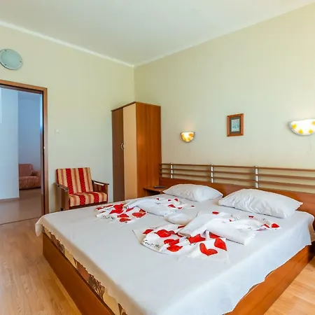 Family 2Bedroom Apartment With In Dafinka Ge Hébergement de vacances